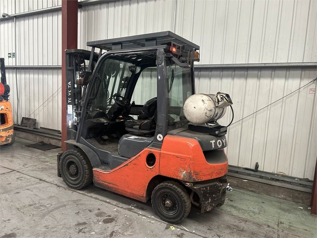 Toyota 02-8FGF25 - LPG forklift: picture 3 Toyota 02-8FGF25 - LPG forklift: picture 3