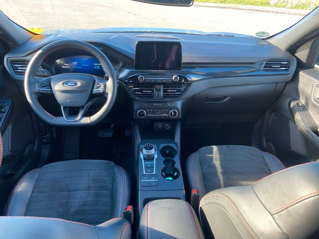 Ford Kuga Plug-In Hybrid ST-Line X - SUV: picture 4 Ford Kuga Plug-In Hybrid ST-Line X - SUV: picture 4