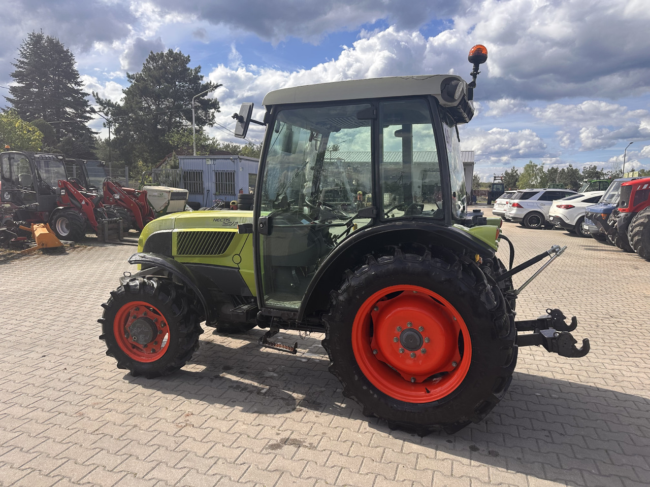 CLAAS NECTIS 257F - Farm tractor: picture 2 CLAAS NECTIS 257F - Farm tractor: picture 2