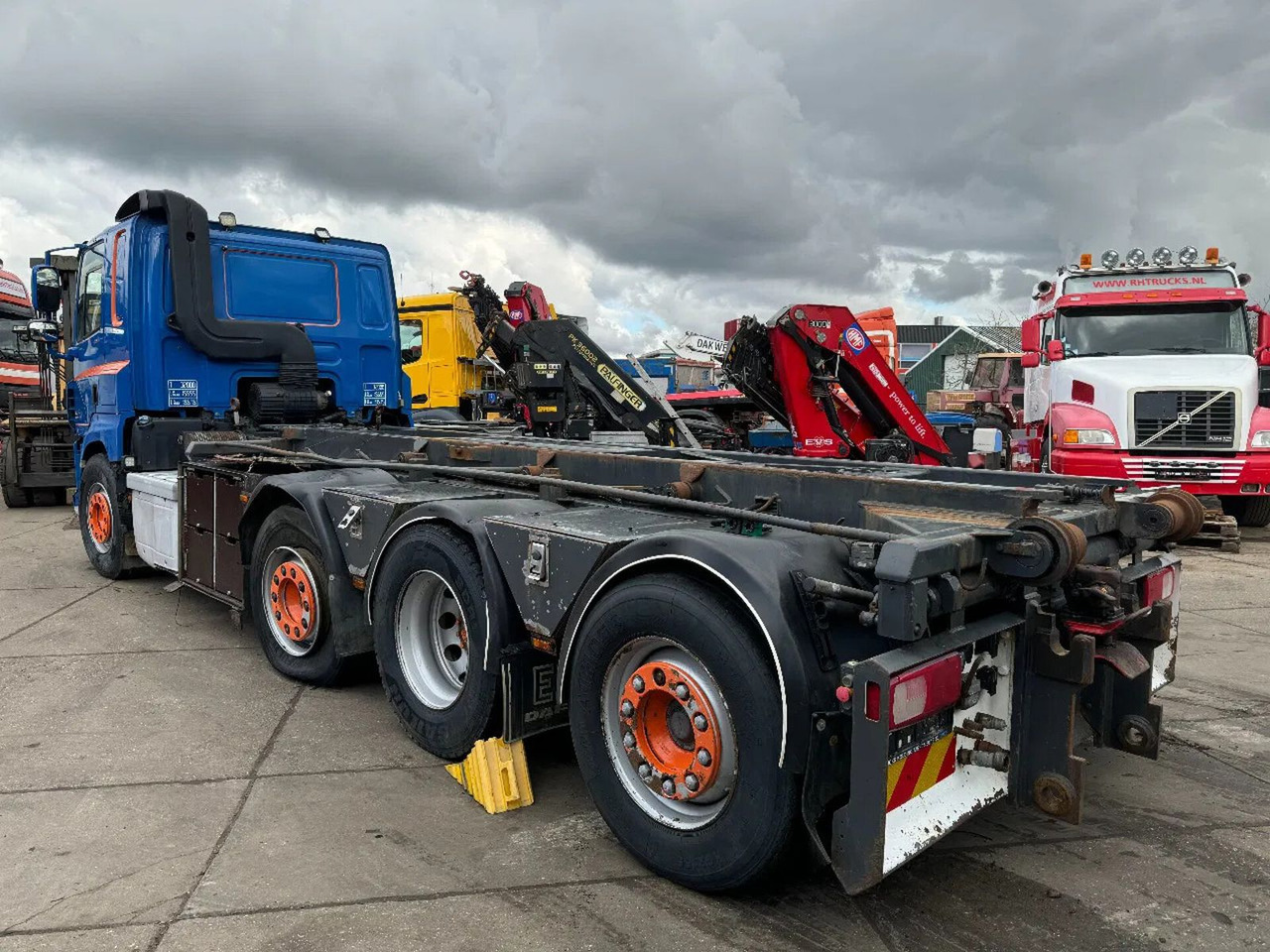 DAF CF 460 8X2 ONLY VISUAL DAMAGED // ENGINE IS RUNN - Hook lift truck: picture 4 DAF CF 460 8X2 ONLY VISUAL DAMAGED // ENGINE IS RUNN - Hook lift truck: picture 4