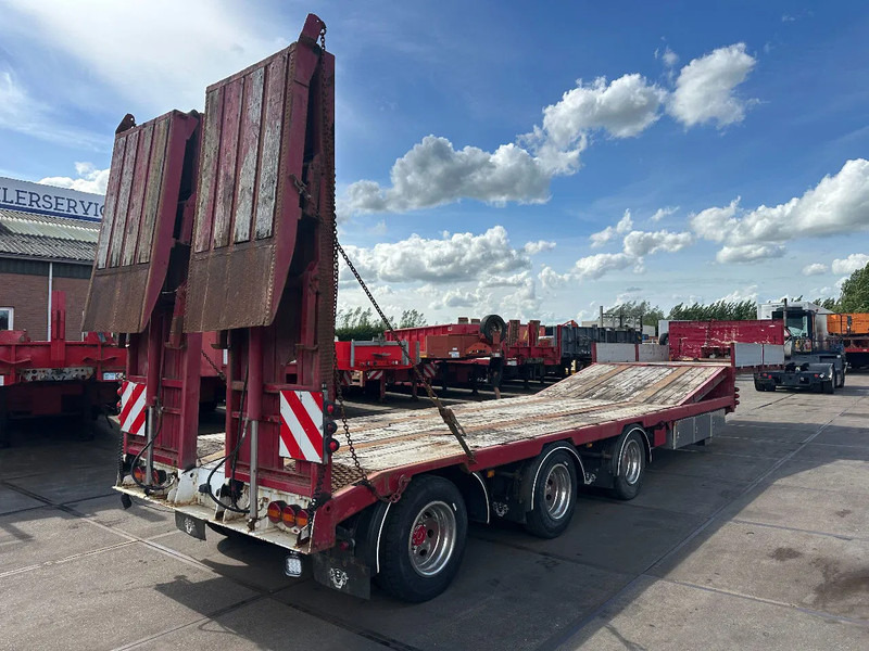 Diversen LAST AXLE STEERING, REMOTE CONTROLE, DOUBLE HYDRAULIC RAMPS - Low loader semi-trailer: picture 2 Diversen LAST AXLE STEERING, REMOTE CONTROLE, DOUBLE HYDRAULIC RAMPS - Low loader semi-trailer: picture 2