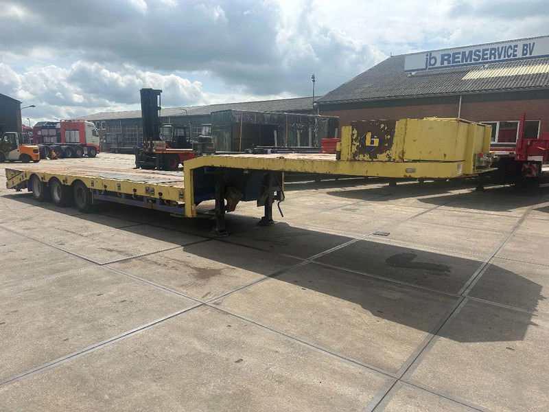 ES-GE 3 SOU-1N, LAST AXLE STEERING, 4 M EXTENDABLE , HYDRAULICS RAMPS - Low loader semi-trailer: picture 2 ES-GE 3 SOU-1N, LAST AXLE STEERING, 4 M EXTENDABLE , HYDRAULICS RAMPS - Low loader semi-trailer: picture 2