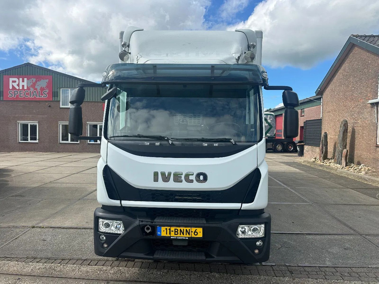 Iveco ML 150 -220, DHOLLANDIA LIFT, BOX 760X250X250 CM - Box truck: picture 2 Iveco ML 150 -220, DHOLLANDIA LIFT, BOX 760X250X250 CM - Box truck: picture 2