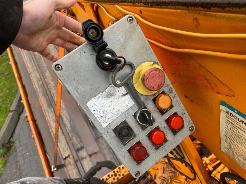 Kaiser KENNIS 14000 ROLLER CRANE HATZ ENGINE - Dropside/ Flatbed semi-trailer: picture 4 Kaiser KENNIS 14000 ROLLER CRANE HATZ ENGINE - Dropside/ Flatbed semi-trailer: picture 4