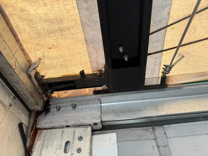 Kässbohrer MAXIMA 3 X SAF AXLE + SLINDING ROOF DISC BRAKES - Curtainsider semi-trailer: picture 4 Kässbohrer MAXIMA 3 X SAF AXLE + SLINDING ROOF DISC BRAKES - Curtainsider semi-trailer: picture 4