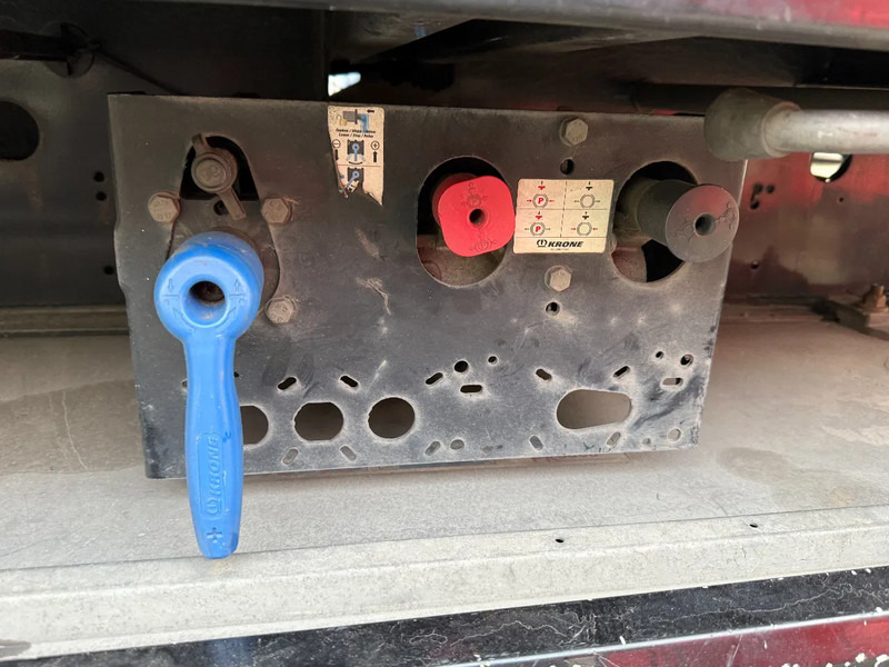Curtainsider semi-trailer Krone SD - 3 AXLE - DISC BRAKES + SLIDING ROOF: picture 11 Curtainsider semi-trailer Krone SD - 3 AXLE - DISC BRAKES + SLIDING ROOF: picture 11