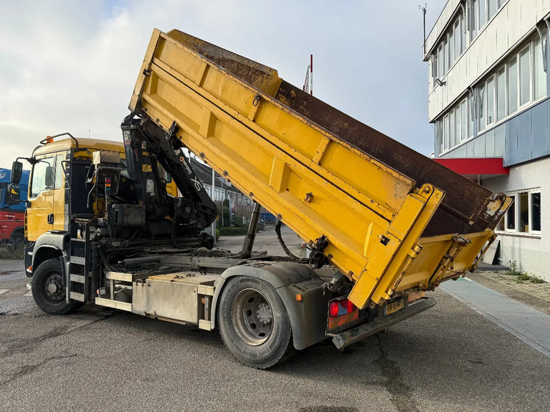MAN TGA 18.310 4X4 + HIAB 122 ES-2 - DAMAGED CRANE - Tipper, Crane truck: picture 4 MAN TGA 18.310 4X4 + HIAB 122 ES-2 - DAMAGED CRANE - Tipper, Crane truck: picture 4