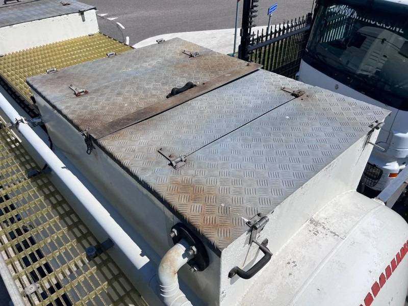 MAN TGX 26.560 6X2 EURO 6 - 11.500L VACUUM CLEANER - 2 COMPARTIMENTEN + INTARDER leasing MAN TGX 26.560 6X2 EURO 6 - 11.500L VACUUM CLEANER - 2 COMPARTIMENTEN + INTARDER: picture 14 MAN TGX 26.560 6X2 EURO 6 - 11.500L VACUUM CLEANER - 2 COMPARTIMENTEN + INTARDER leasing MAN TGX 26.560 6X2 EURO 6 - 11.500L VACUUM CLEANER - 2 COMPARTIMENTEN + INTARDER: picture 14