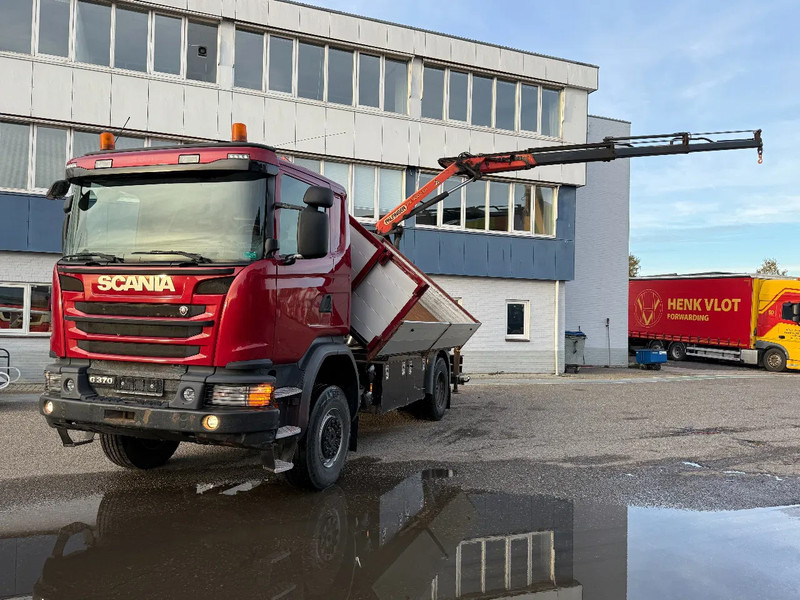 Scania G370 4X4 EURO 6 + 3-SIDE TIPPER + PALFINGER PK9002 + REMOTE - Tipper, Crane truck: picture 2 Scania G370 4X4 EURO 6 + 3-SIDE TIPPER + PALFINGER PK9002 + REMOTE - Tipper, Crane truck: picture 2