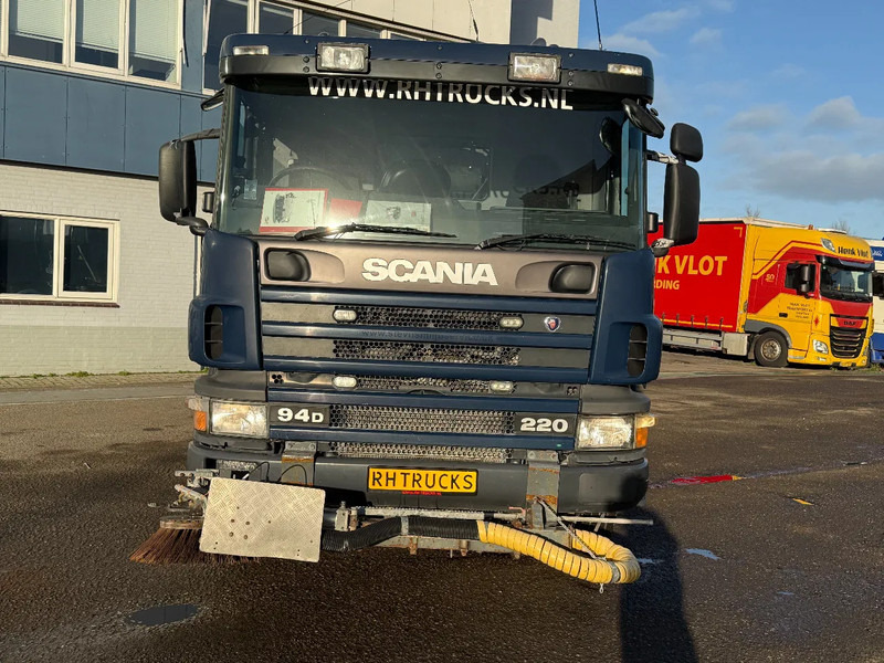 Scania P94-220 4X2 SWEEPER / VEEGMACHINE - Road sweeper: picture 2 Scania P94-220 4X2 SWEEPER / VEEGMACHINE - Road sweeper: picture 2