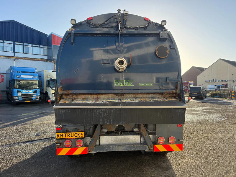 Scania P94-220 4X2 SWEEPER / VEEGMACHINE - Road sweeper: picture 5 Scania P94-220 4X2 SWEEPER / VEEGMACHINE - Road sweeper: picture 5