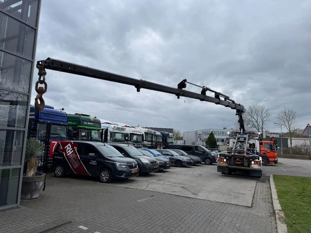 Scania R114-380 8X2 - EURO 3 + PM 23525SP LC 2013! + RE - Crane truck: picture 3 Scania R114-380 8X2 - EURO 3 + PM 23525SP LC 2013! + RE - Crane truck: picture 3