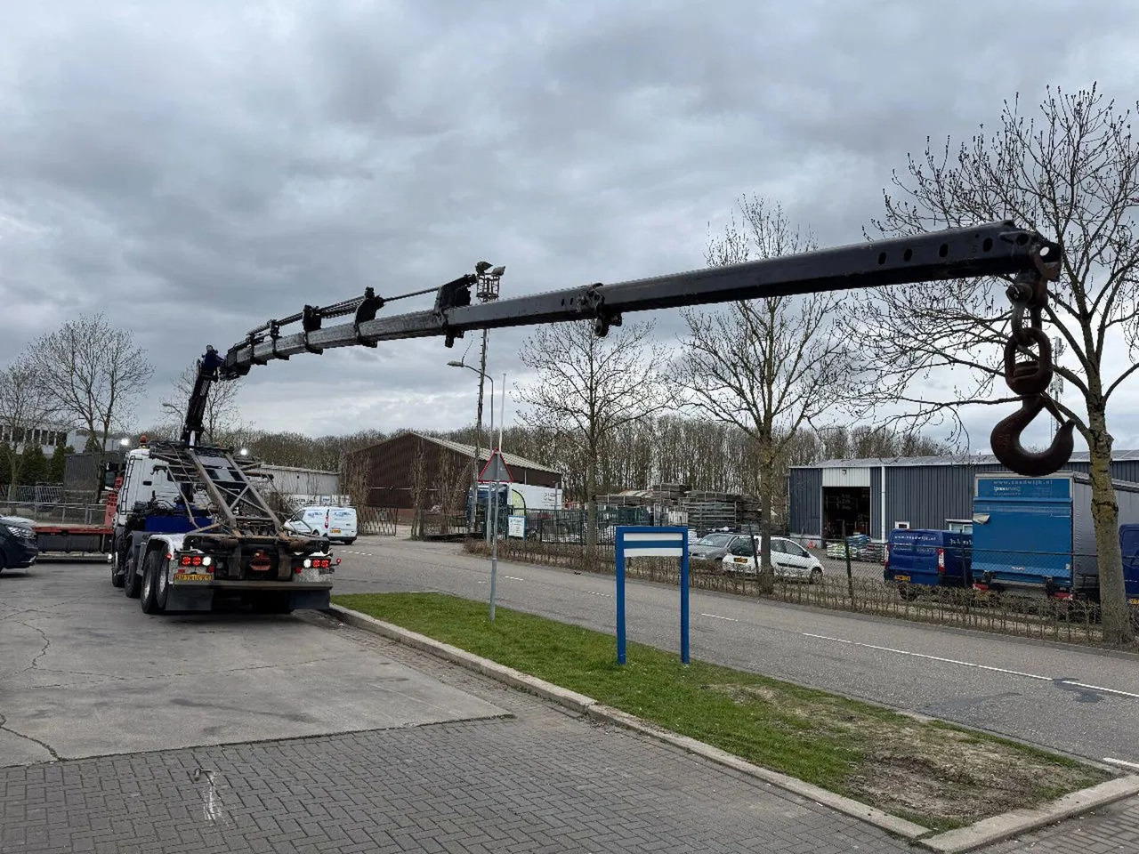Scania R114-380 8X2 - EURO 3 + PM 23525SP LC 2013! + RE - Crane truck: picture 4 Scania R114-380 8X2 - EURO 3 + PM 23525SP LC 2013! + RE - Crane truck: picture 4