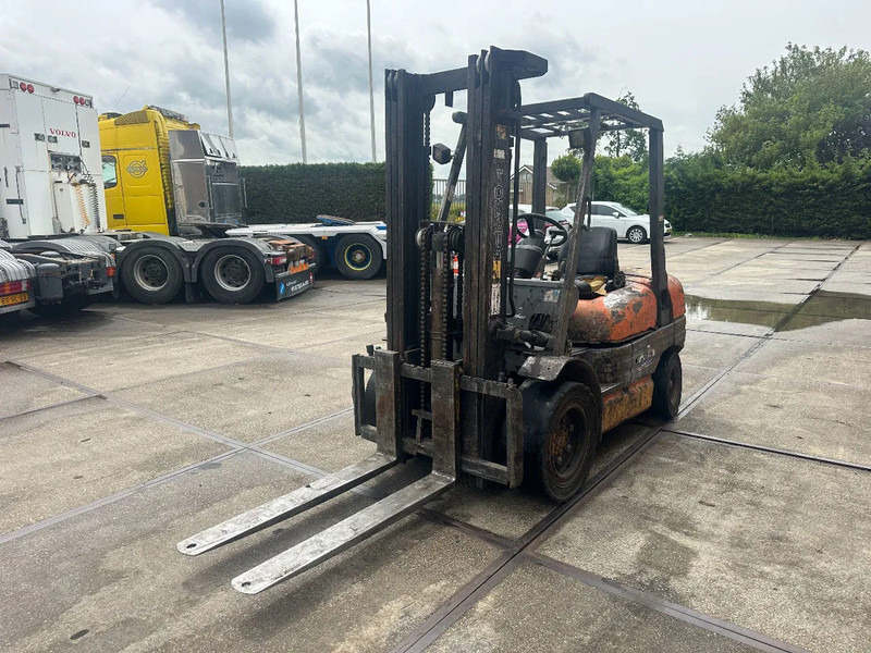 Toyota 6FDF 30 3 TO - Forklift: picture 3 Toyota 6FDF 30 3 TO - Forklift: picture 3