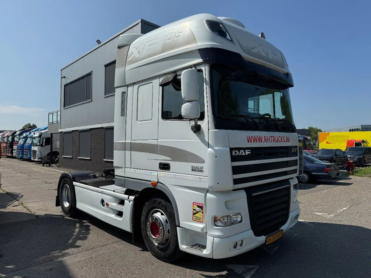 DAF XF 105.510 4X2 SKIRTS ADR RETARDER STANDKLIMA - Tractor unit: picture 3 DAF XF 105.510 4X2 SKIRTS ADR RETARDER STANDKLIMA - Tractor unit: picture 3
