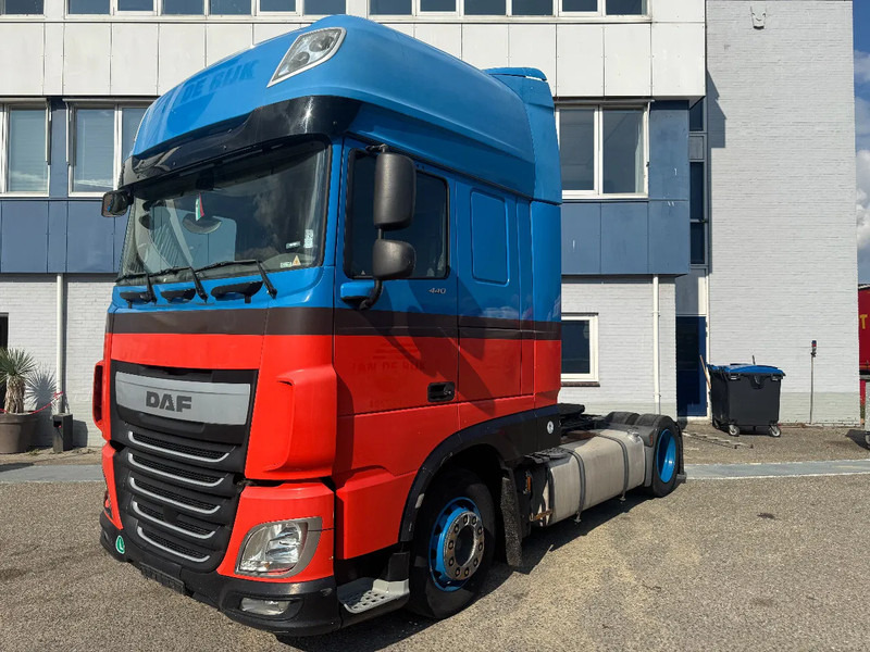 DAF XF 440 4X2 EURO 6 LOW DECK - Tractor unit: picture 1 DAF XF 440 4X2 EURO 6 LOW DECK - Tractor unit: picture 1