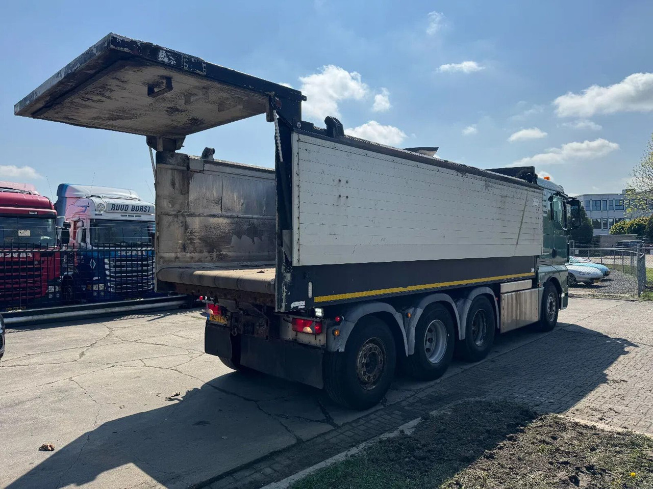 MAN TGX 35.500 8X4 VAKO BANDLOSSER - Truck: picture 2 MAN TGX 35.500 8X4 VAKO BANDLOSSER - Truck: picture 2