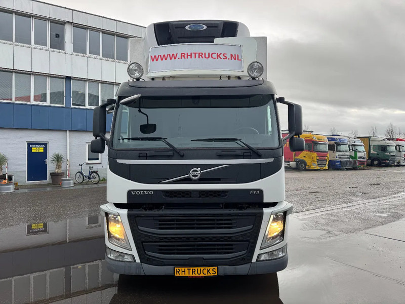 Volvo FM 330 6X2 EURO 6 CARRIER SUPRA ZEPRO LOAD LIFT - Refrigerator truck: picture 2 Volvo FM 330 6X2 EURO 6 CARRIER SUPRA ZEPRO LOAD LIFT - Refrigerator truck: picture 2