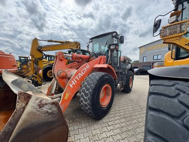 HITACHI ZW180 - Wheel loader: picture 1 HITACHI ZW180 - Wheel loader: picture 1