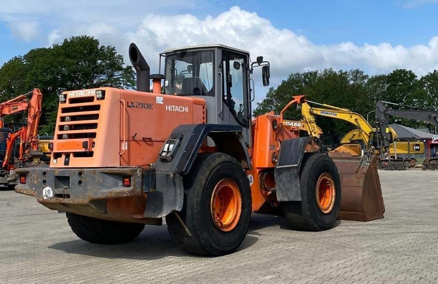 Hitachi LX 210 E - Wheel loader: picture 3 Hitachi LX 210 E - Wheel loader: picture 3