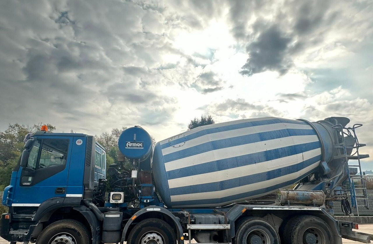 - Concrete mixer truck: picture 3 - Concrete mixer truck: picture 3