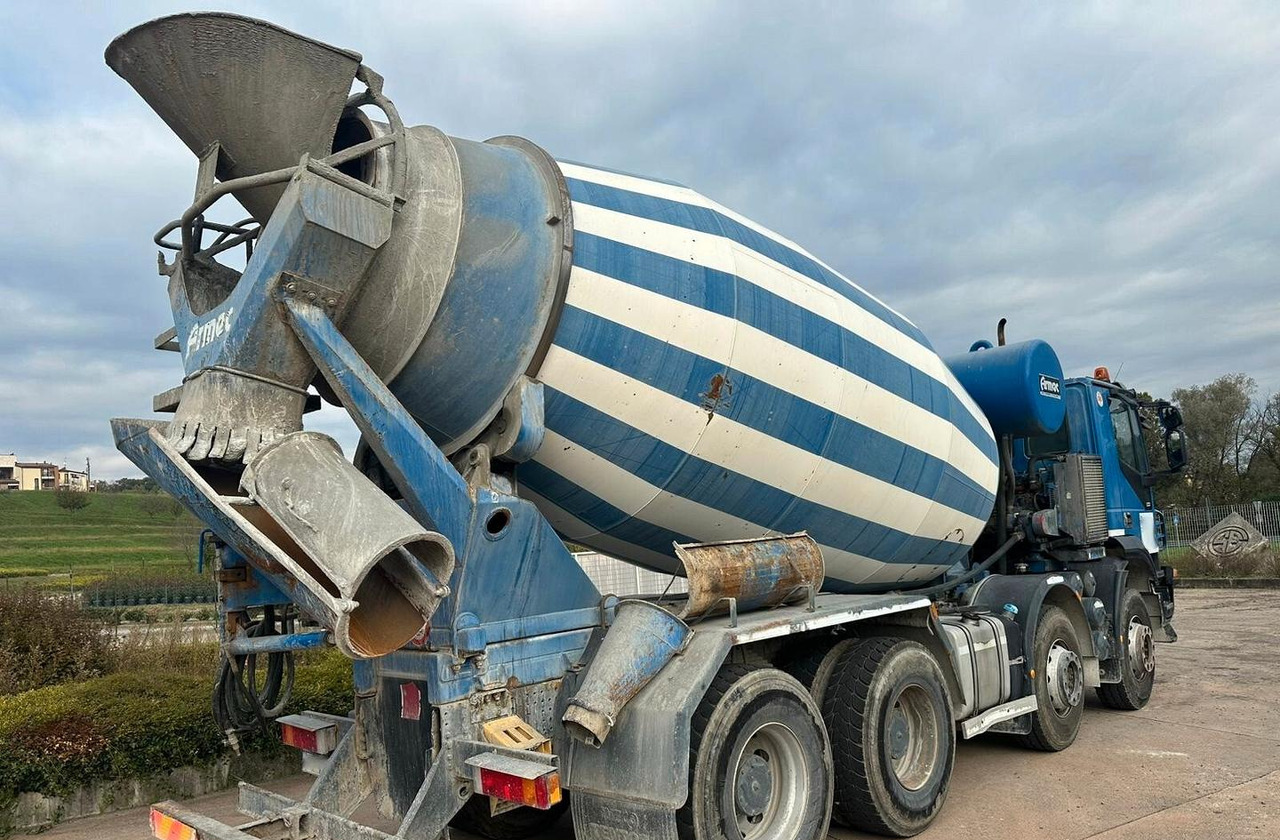 - Concrete mixer truck: picture 5 - Concrete mixer truck: picture 5