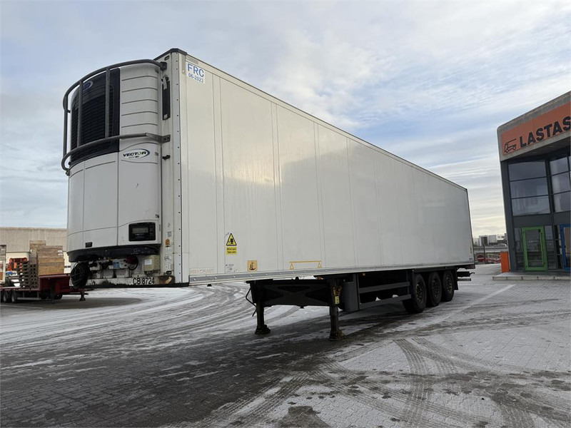 Schmitz Cargobull 33 pl. Dobbelt compartment - Refrigerator semi-trailer: picture 1 Schmitz Cargobull 33 pl. Dobbelt compartment - Refrigerator semi-trailer: picture 1