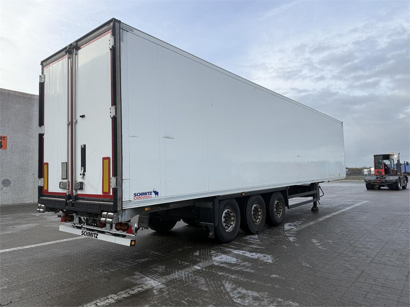Schmitz Cargobull 33 pl. Dobbelt compartment - Refrigerator semi-trailer: picture 5 Schmitz Cargobull 33 pl. Dobbelt compartment - Refrigerator semi-trailer: picture 5
