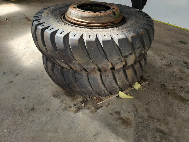 Grip Master 14.00-24 - Tire for Truck: picture 2 Grip Master 14.00-24 - Tire for Truck: picture 2