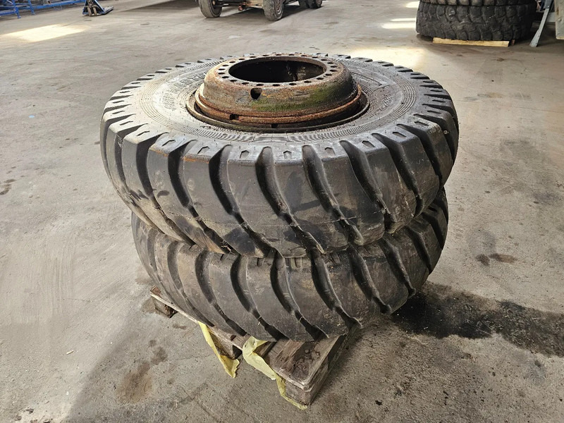Grip Master 14.00-24 - Tire for Truck: picture 1 Grip Master 14.00-24 - Tire for Truck: picture 1