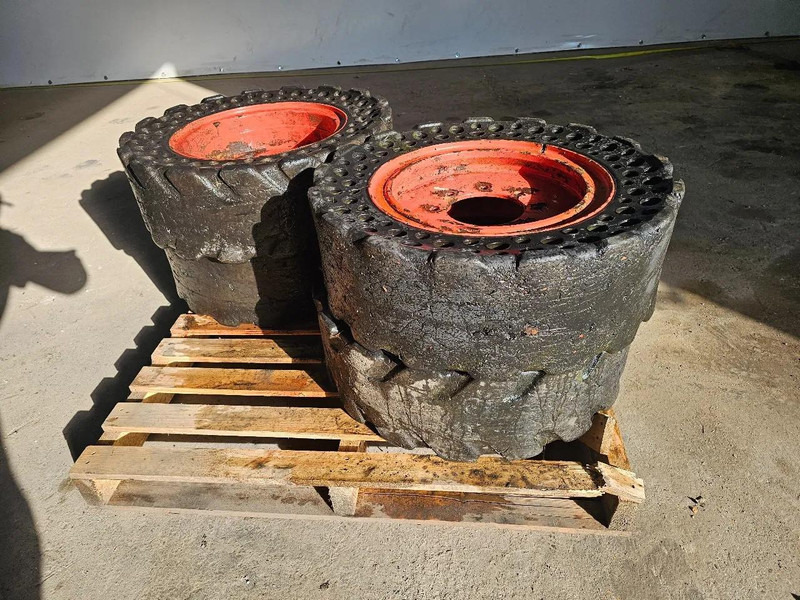 Michelin 30x10-16 - Tire: picture 2 Michelin 30x10-16 - Tire: picture 2