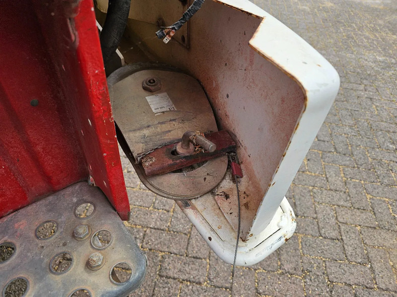 Fire truck Renault M210 Arbois 3500L - Hydraulic winch: picture 20