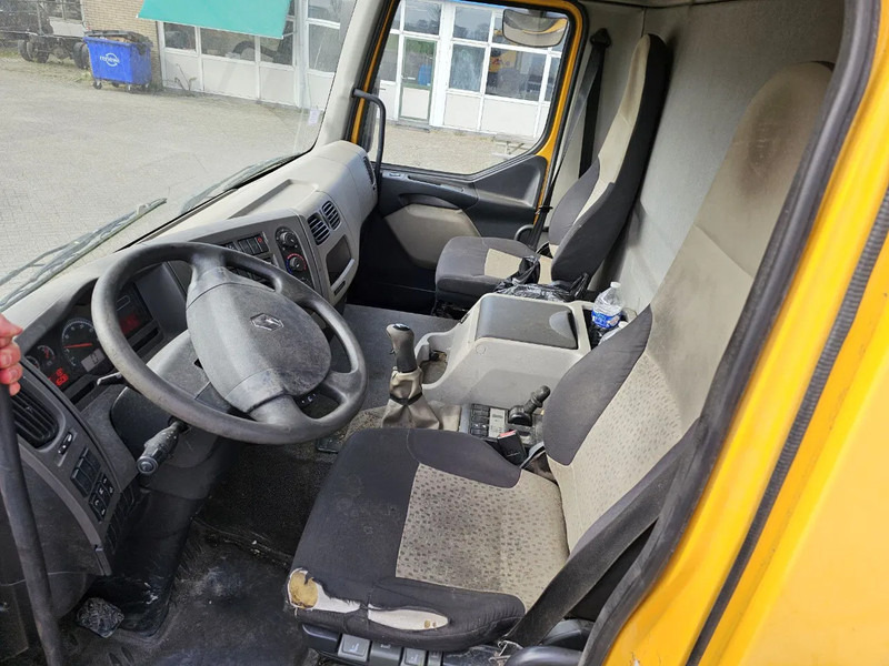 Interior photo 1: Curtainsider truck Renault Premium 270 DXI - Manual