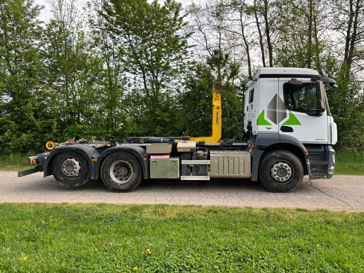 MERCEDES-BENZ Antos 2540 - Skip loader truck: picture 2 MERCEDES-BENZ Antos 2540 - Skip loader truck: picture 2