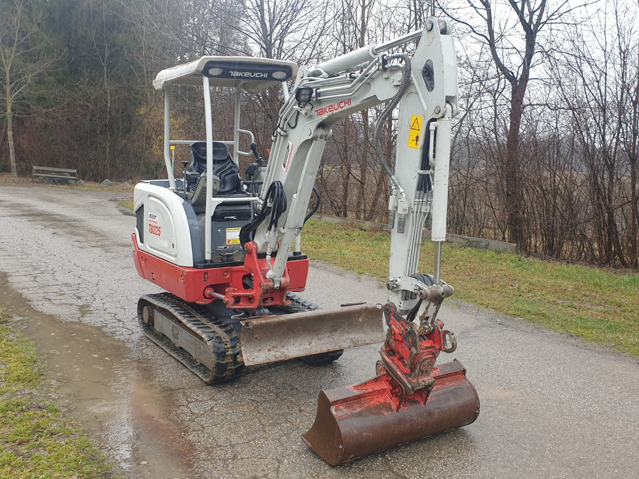 TAKEUCHI TB 225 - Mini excavator: picture 4 TAKEUCHI TB 225 - Mini excavator: picture 4