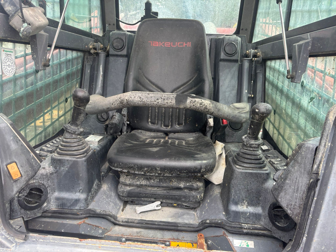 Skid steer loader Takeuchi TL 12 V-2 - Engine defektive: picture 9 Skid steer loader Takeuchi TL 12 V-2 - Engine defektive: picture 9