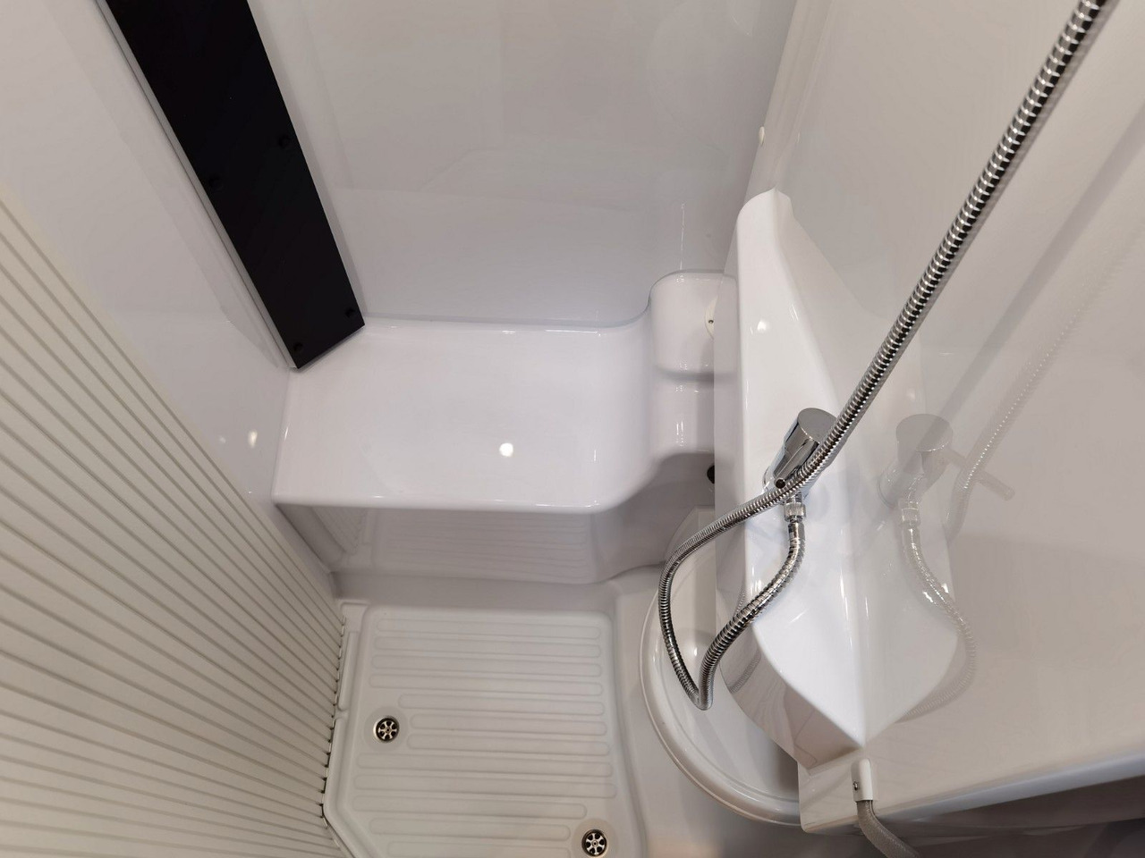 Semi-integrated motorhome Chausson 627 TITANIUM / - 2026 -/ EINZELBETTEN & HUBBETT: picture 24