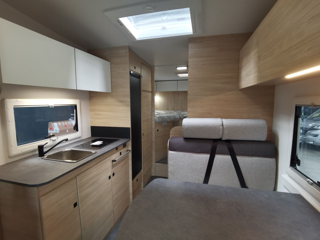 Alcove motorhome Chausson C 727 FIRST LINE /140PS / EINZELBETTEN & ALKOVEN: picture 12 Alcove motorhome Chausson C 727 FIRST LINE /140PS / EINZELBETTEN & ALKOVEN: picture 12