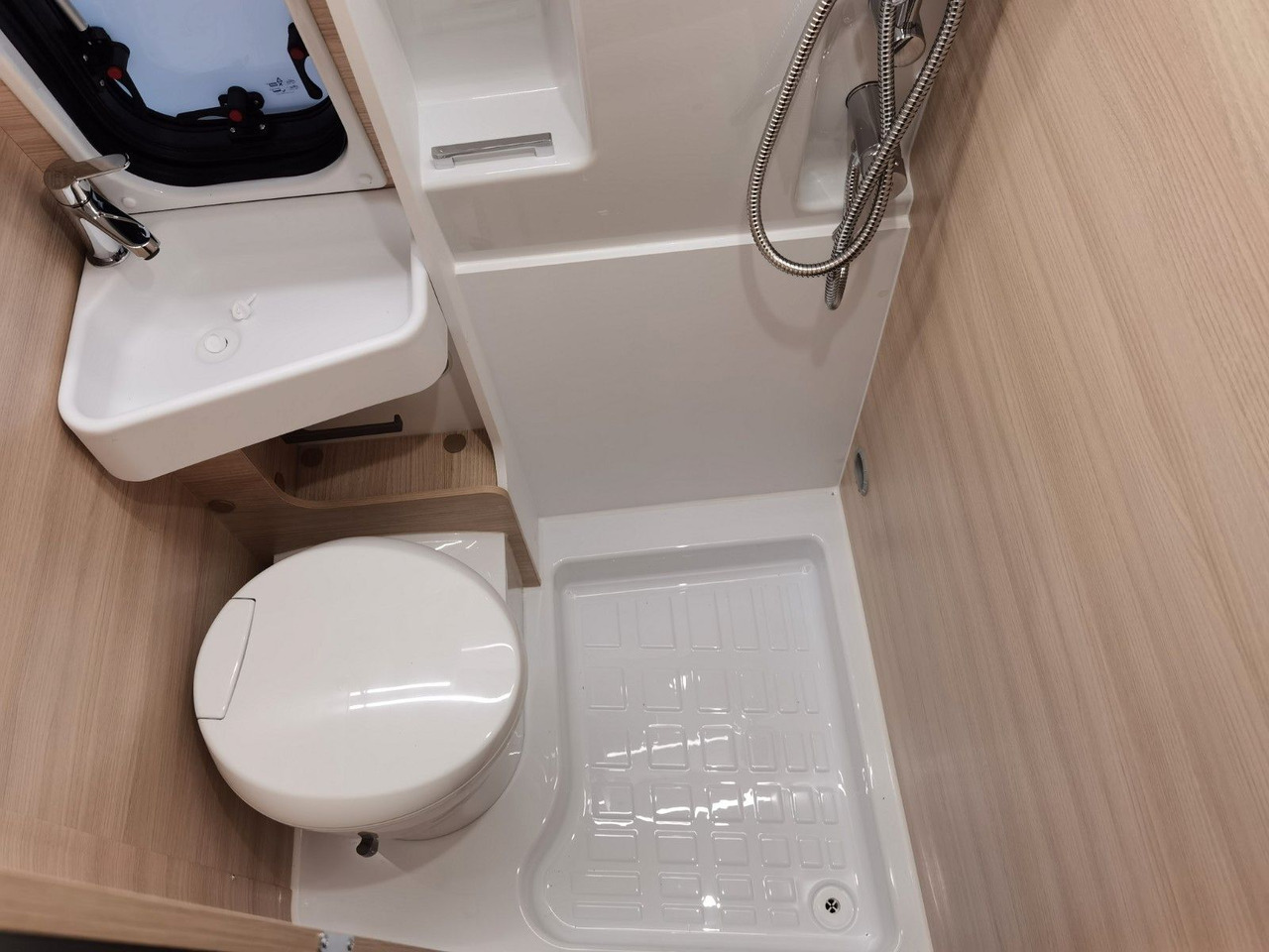 Camper van Chausson V697 FIRST LINE / ZUBEHÖR-PAKET / EINZELBETTEN: picture 19 Camper van Chausson V697 FIRST LINE / ZUBEHÖR-PAKET / EINZELBETTEN: picture 19