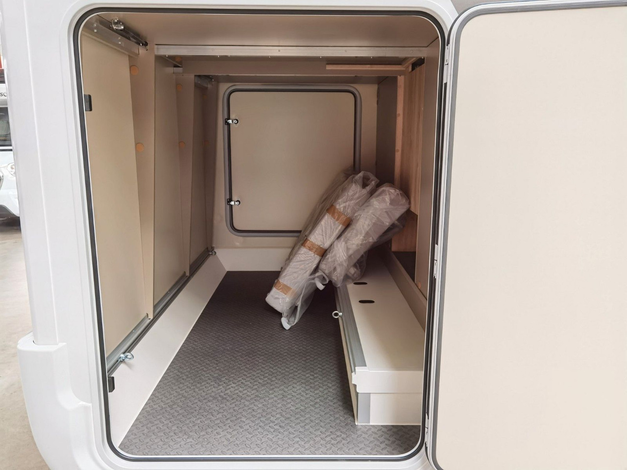 Semi-integrated motorhome Eura Mobil PROFILA T 695 EB / MODELL 2026 / EINZELBETTEN: picture 12