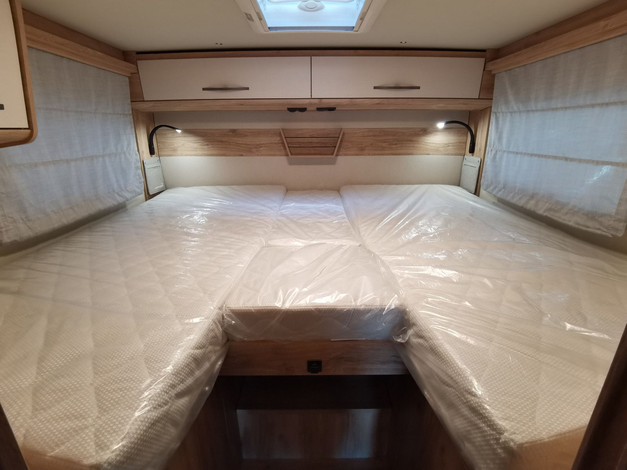 Semi-integrated motorhome Eura Mobil PROFILA T 720 EF - 101 EDITION / EINZELBETTEN: picture 11