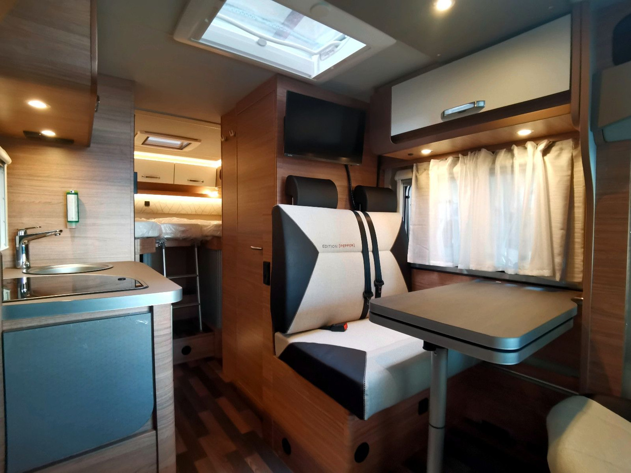 Semi-integrated motorhome Weinsberg CARACOMPACT 600 MEG EDITION PEPPER / MODELL 2025: picture 13