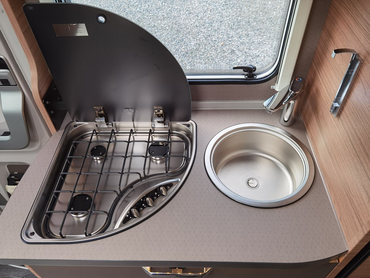 New Semi-integrated motorhome Weinsberg CARACOMPACT 640 MEG EDITION-PEPPER /-MODELL 2025 Weinsberg CARACOMPACT 640 MEG EDITION-PEPPER /-MODELL 2025: picture 16