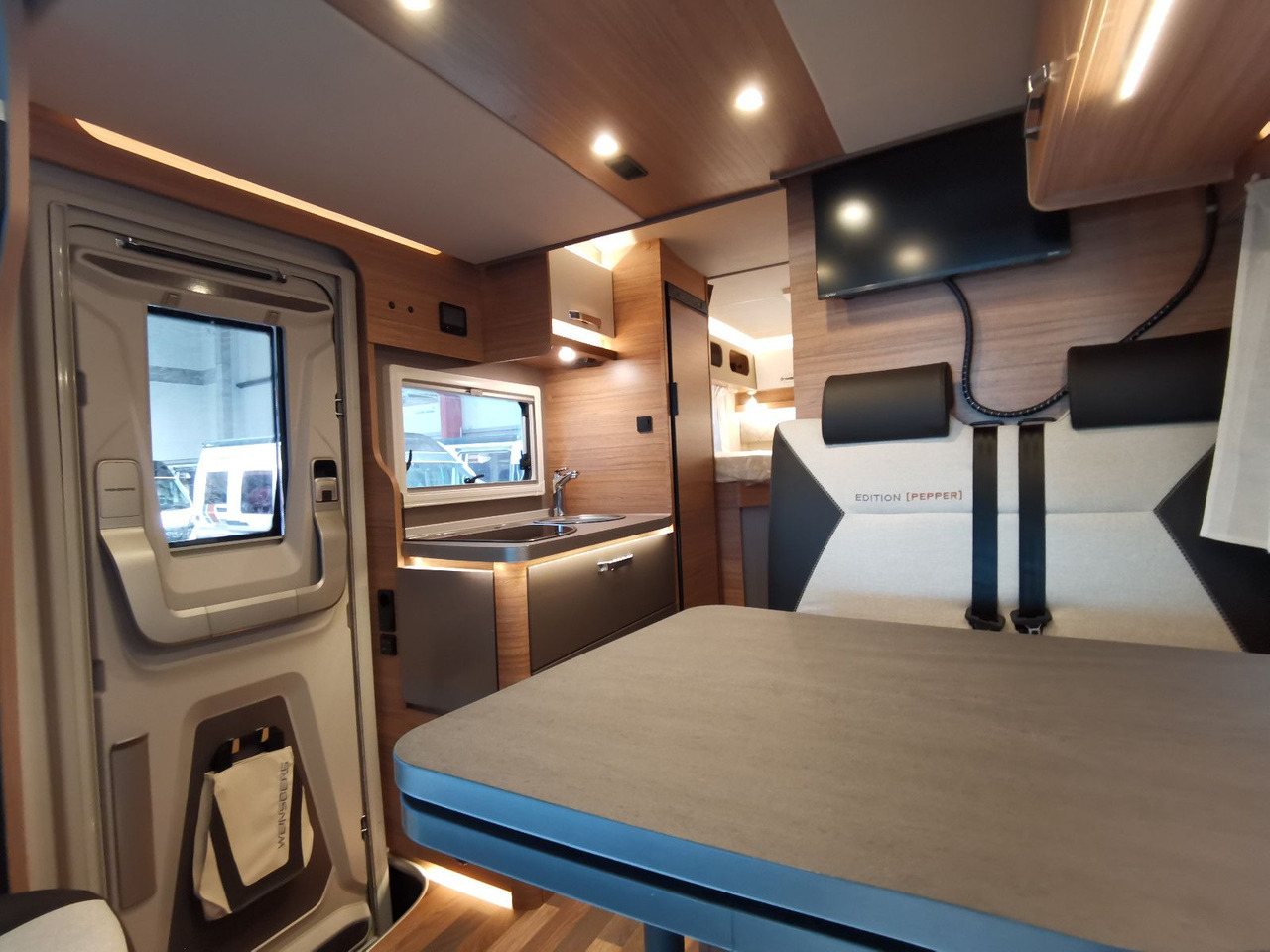 New Semi-integrated motorhome Weinsberg CARACOMPACT SUITE 640 MEG PEPPER / - MODELL 2025 Weinsberg CARACOMPACT SUITE 640 MEG PEPPER / - MODELL 2025: picture 13