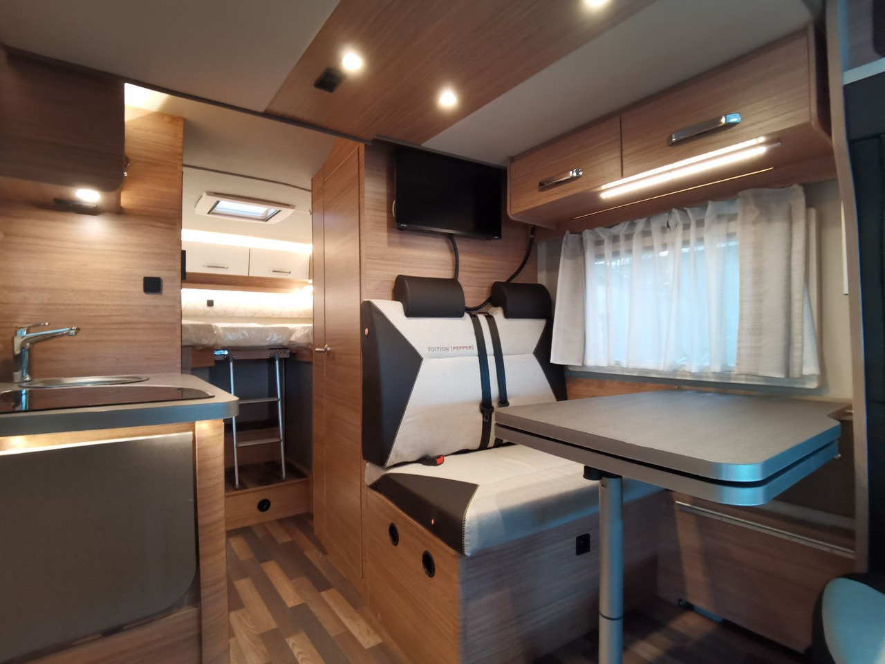 New Semi-integrated motorhome Weinsberg CARACOMPACT SUITE 640 MEG PEPPER / - MODELL 2025 Weinsberg CARACOMPACT SUITE 640 MEG PEPPER / - MODELL 2025: picture 11