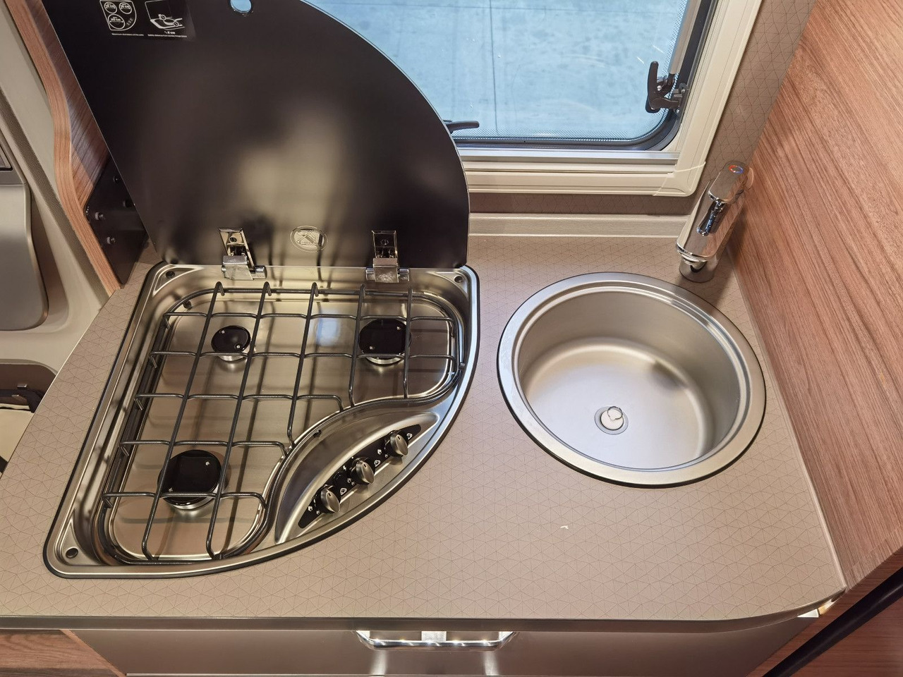 New Semi-integrated motorhome Weinsberg CARACOMPACT SUITE 640 MEG PEPPER / - MODELL 2025 Weinsberg CARACOMPACT SUITE 640 MEG PEPPER / - MODELL 2025: picture 16