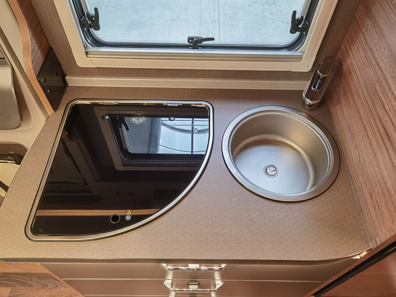 New Semi-integrated motorhome Weinsberg CARACOMPACT SUITE 640 MEG PEPPER / - MODELL 2025 Weinsberg CARACOMPACT SUITE 640 MEG PEPPER / - MODELL 2025: picture 15