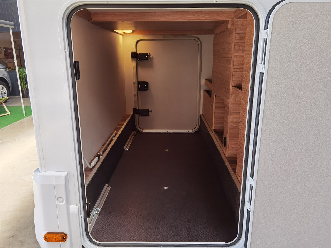 New Semi-integrated motorhome Weinsberg CARACOMPACT SUITE 640 MEG PEPPER / - MODELL 2025 Weinsberg CARACOMPACT SUITE 640 MEG PEPPER / - MODELL 2025: picture 9