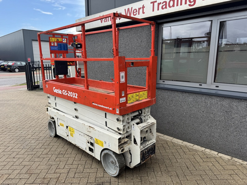 Genie GS2032 schaarlift schaar hoogwerker 2013 uur 8mtr werkhoogte - Scissor lift: picture 4 Genie GS2032 schaarlift schaar hoogwerker 2013 uur 8mtr werkhoogte - Scissor lift: picture 4