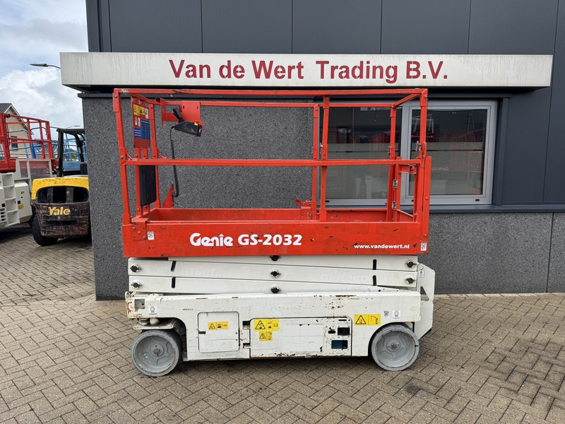 Genie GS2032 schaarlift schaar hoogwerker 2013 uur 8mtr werkhoogte - Scissor lift: picture 1 Genie GS2032 schaarlift schaar hoogwerker 2013 uur 8mtr werkhoogte - Scissor lift: picture 1